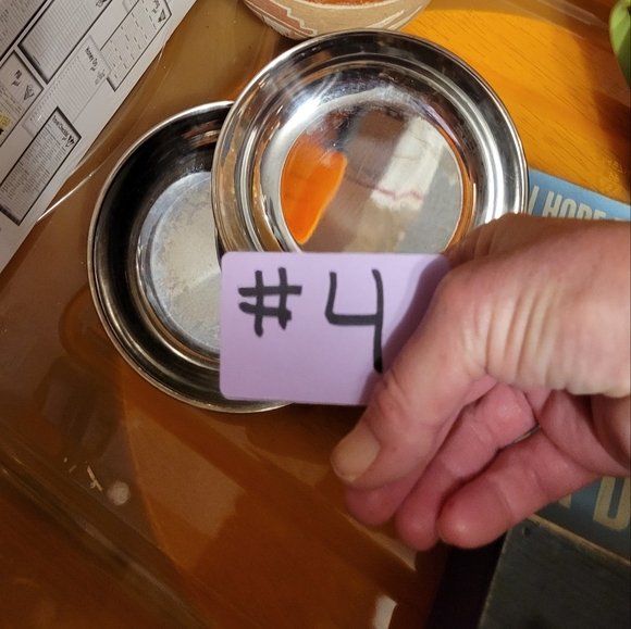 Barely used lot of 2 stainless steel cat food dishes rubber grip on bot - Picture 5 of 5